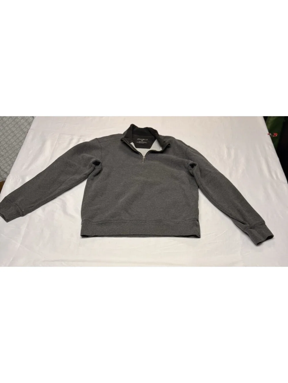 Men’s Banana Republic Pull Over Top Gray Small